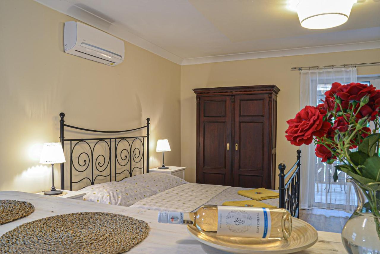 Terrace Apartments Eger Luaran gambar