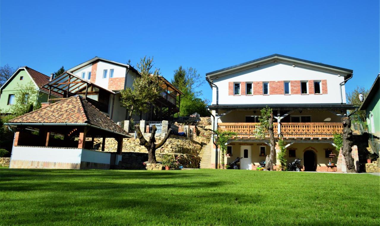 Terrace Apartments Eger Luaran gambar
