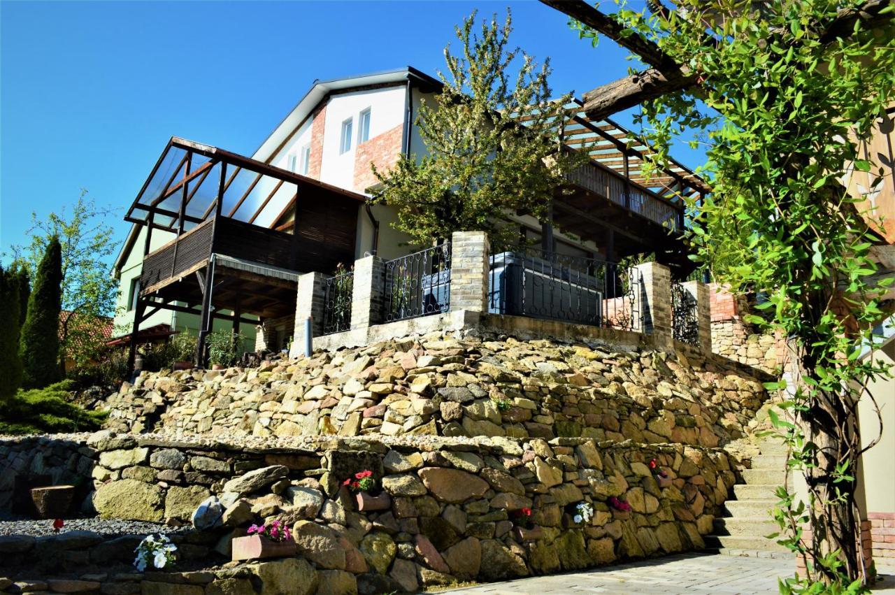 Terrace Apartments Eger Luaran gambar