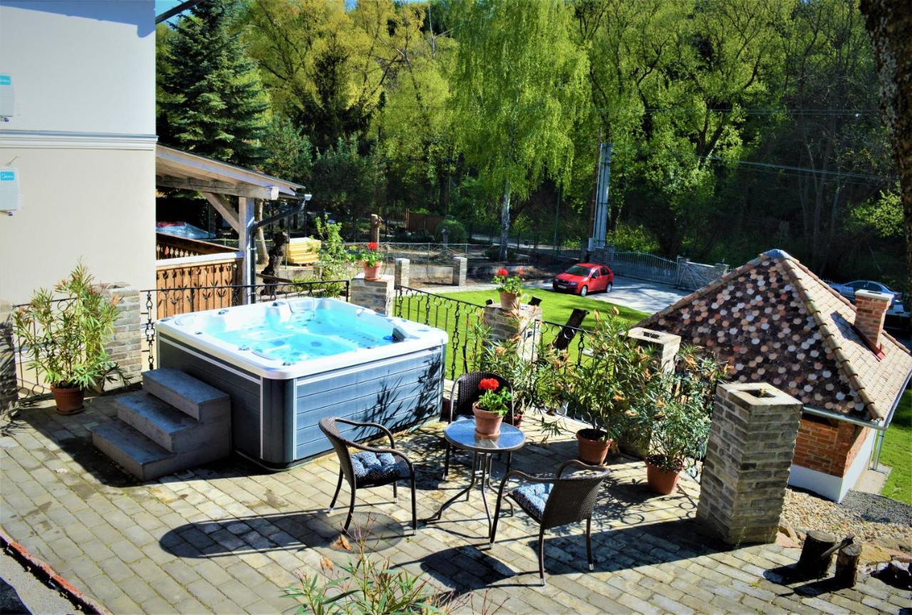 Terrace Apartments Eger Luaran gambar