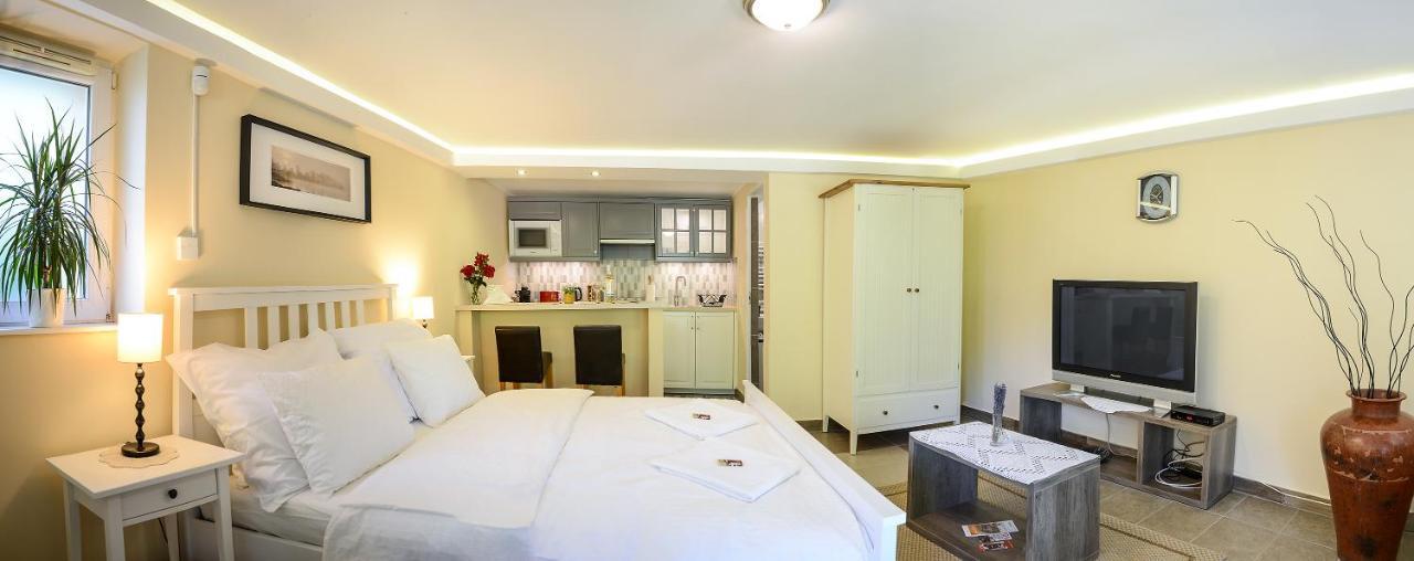 Terrace Apartments Eger Luaran gambar